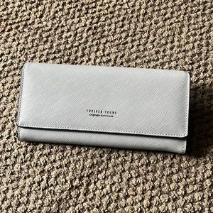 Medium Wallet Clutch